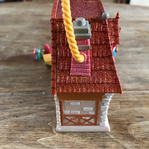 Disney Animators' Collection Littles Belle Cottage Playset - Picture 10 of 11